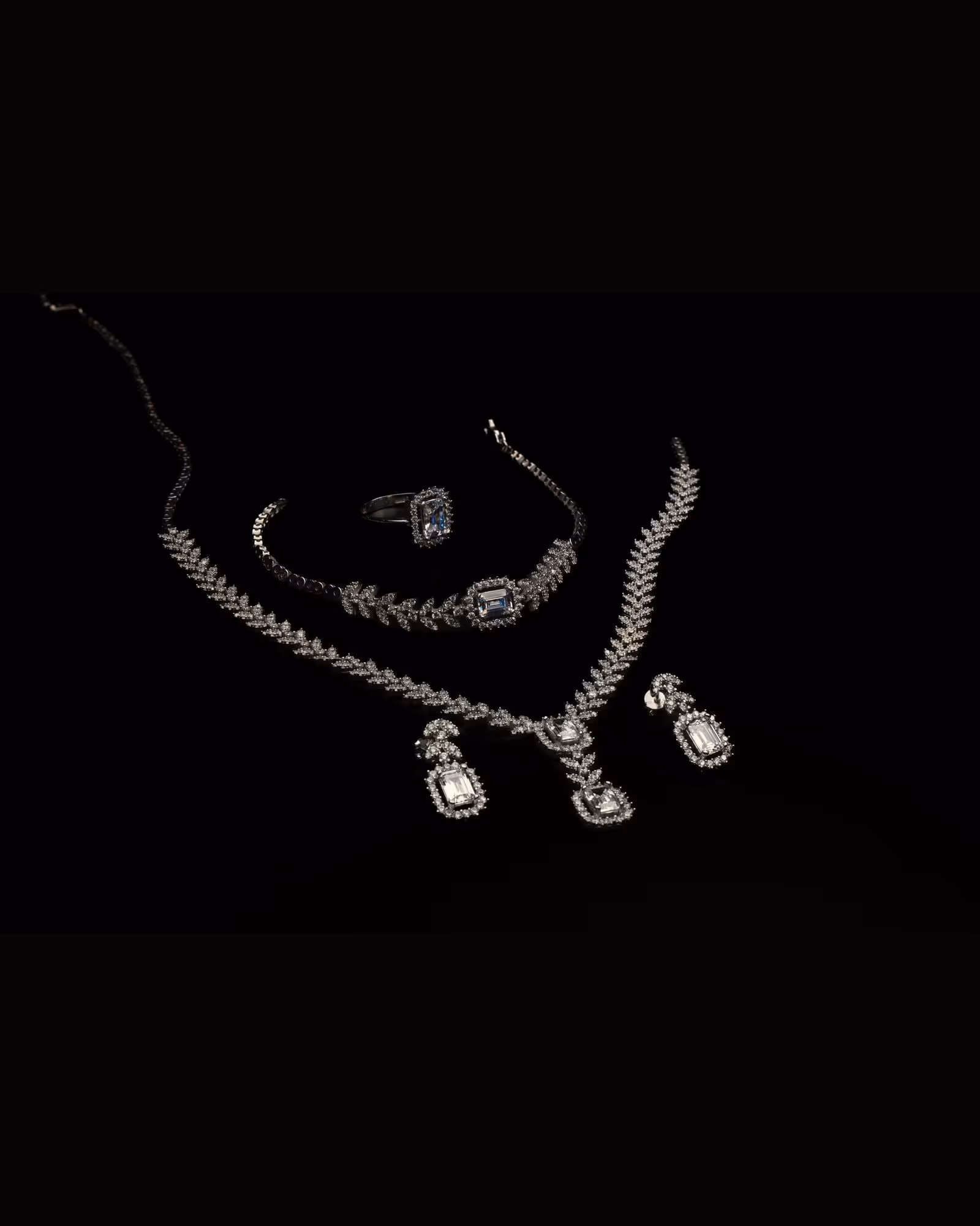 Line Bracelet — 18K white · 3.20 ct tw · 17 cm